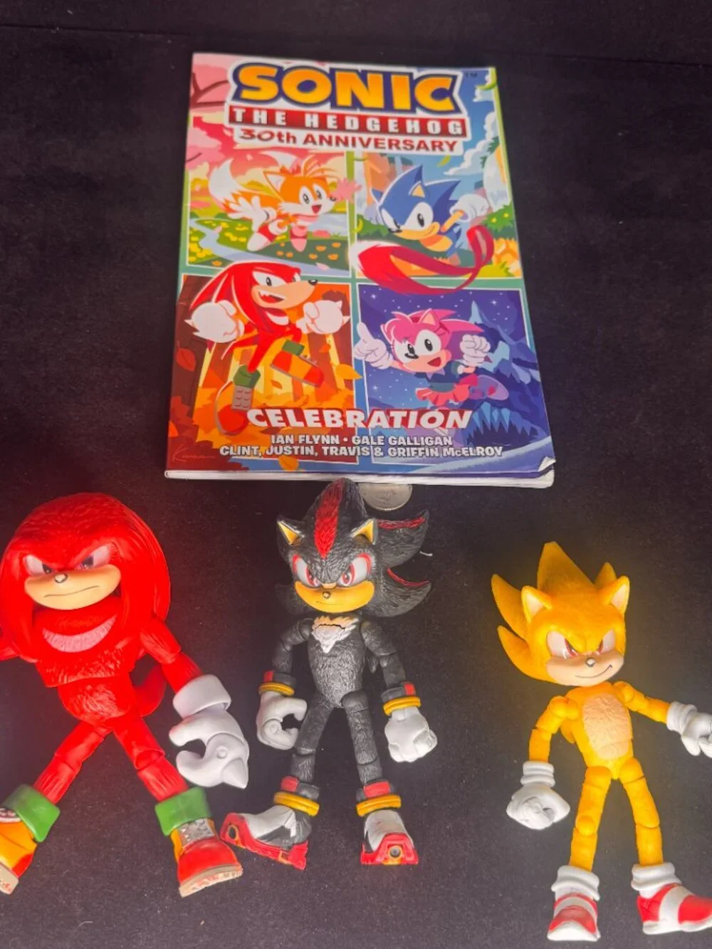 Sonic the Hedgehog Action Figure Lot & 30th Anniversary Comic Bundle